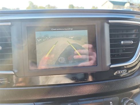 Used 2020 Chrysler Pacifica Touring image 26