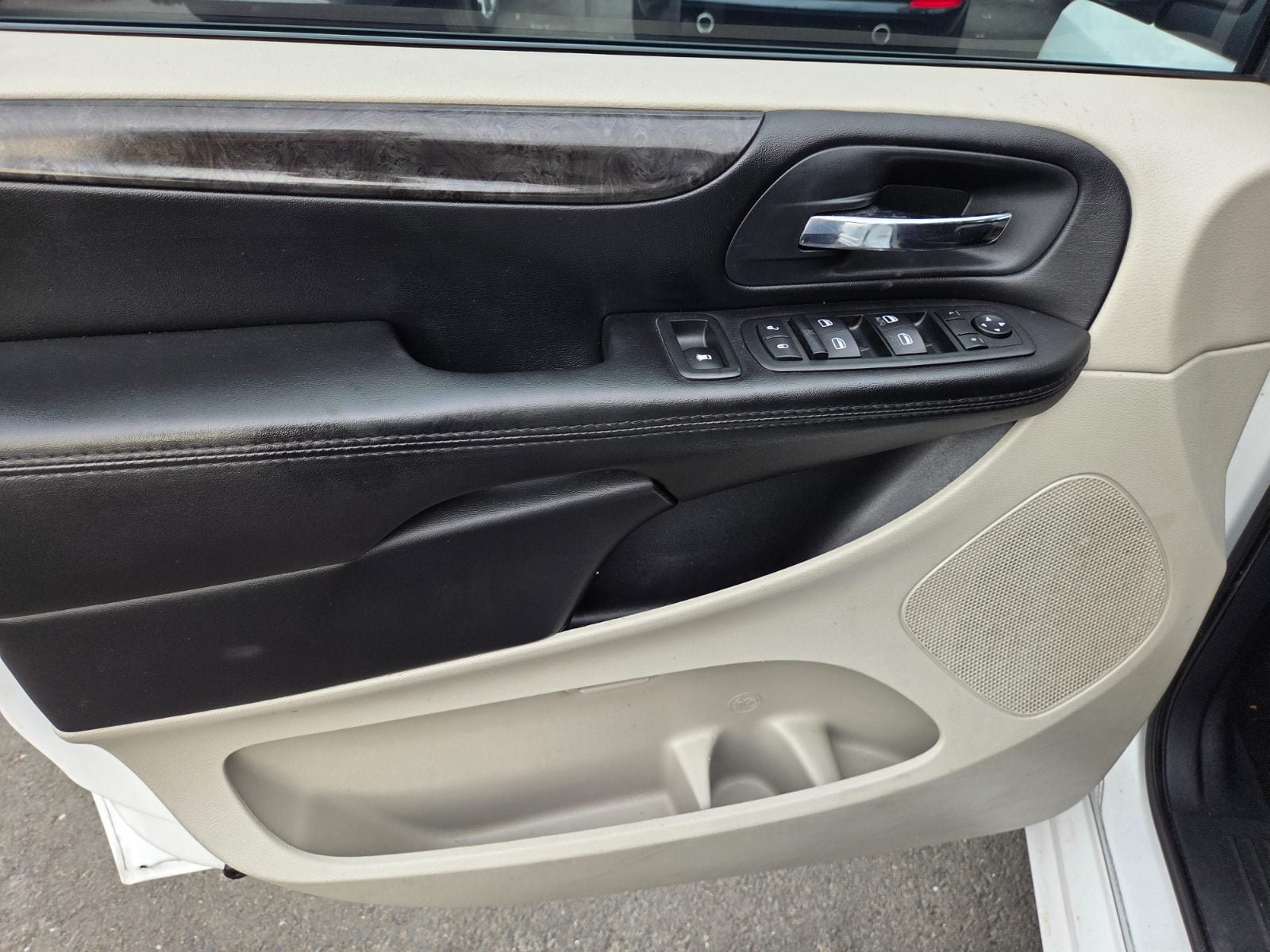 Used 2014 Dodge Grand Caravan SXT FWD image 5