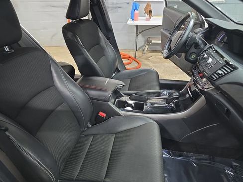 Used 2017 Honda Accord Sport image 11