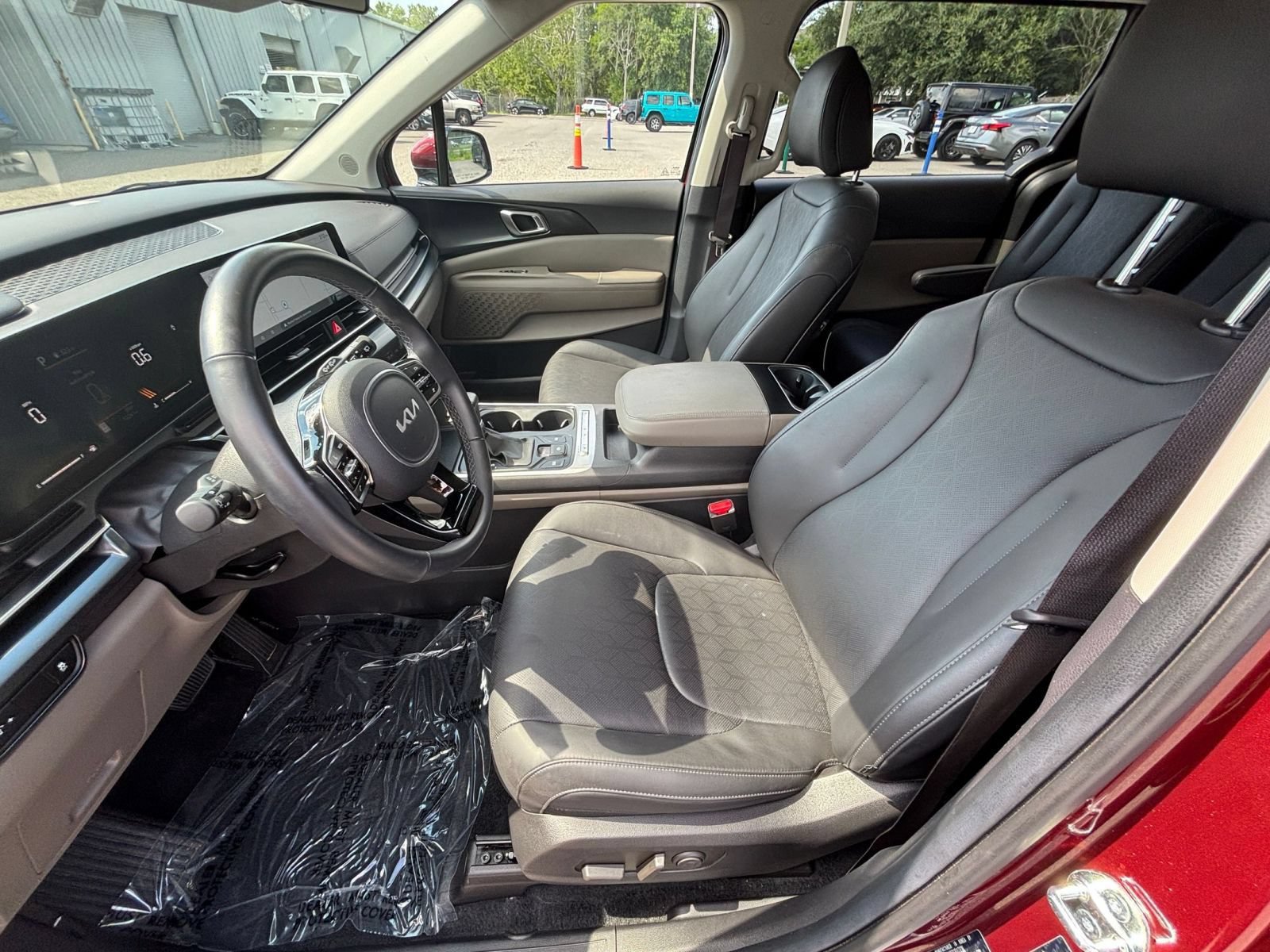 Used 2026 Kia Carnival FWD image 28