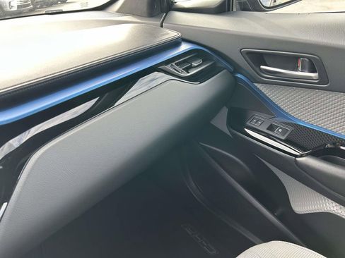 Used 2019 Toyota C-HR XLE image 29