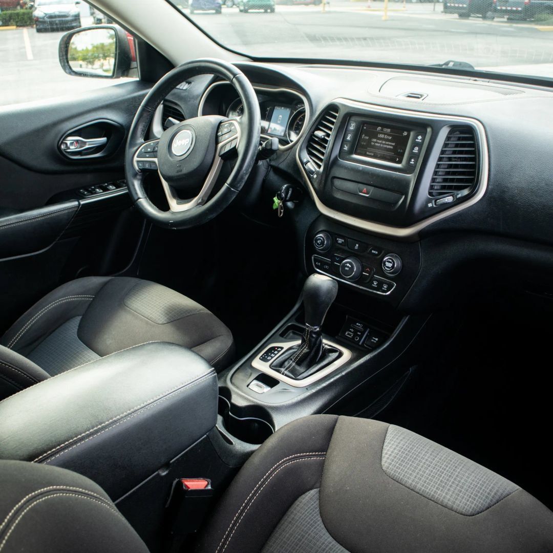 Used 2016 Jeep Cherokee Latitude FWD image 18