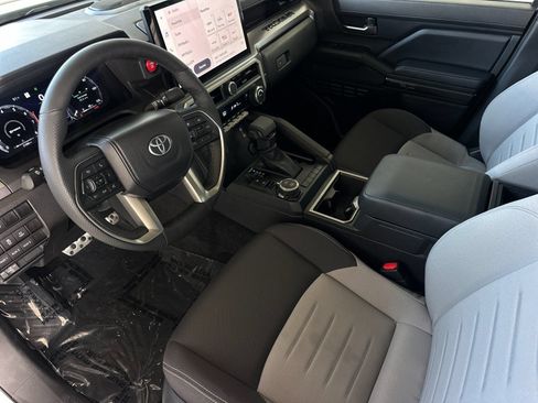 Used 2025 Toyota Tacoma TRD Sport w/ TRD Sport Upgrade Package AWD/4WD image 9
