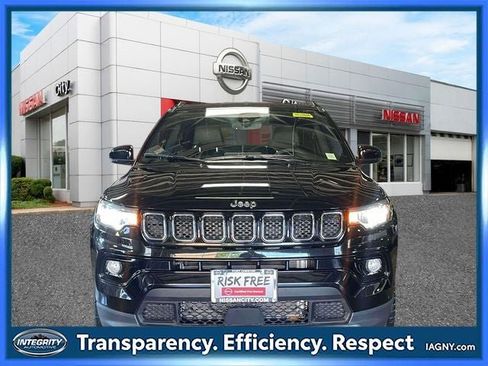 Used 2023 Jeep Compass Limited AWD/4WD image 2