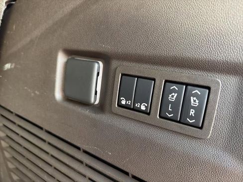 Used 2021 GMC Yukon Denali w/ Denali Ultimate Package image 13