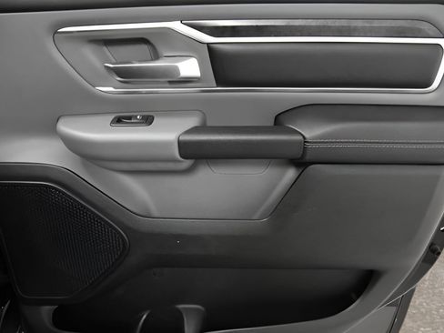 Used 2019 RAM 1500 Big Horn RWD image 16