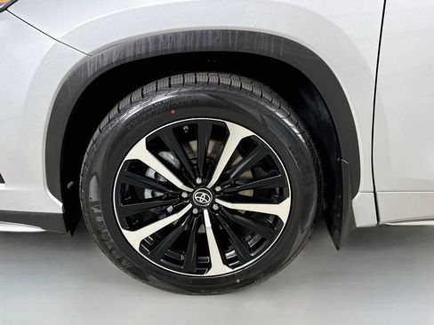 Used 2022 Toyota Highlander XSE AWD/4WD image 34