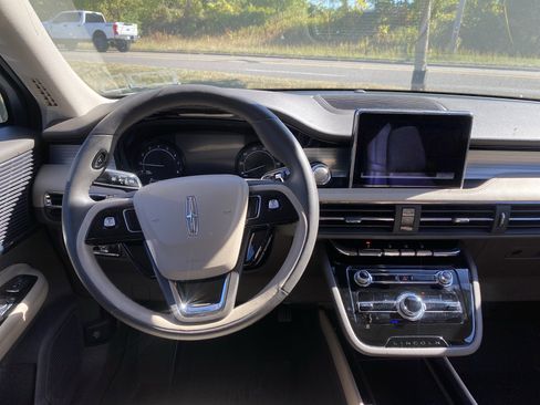 Used 2022 Lincoln Corsair AWD w/ Equipment Group 101A image 9