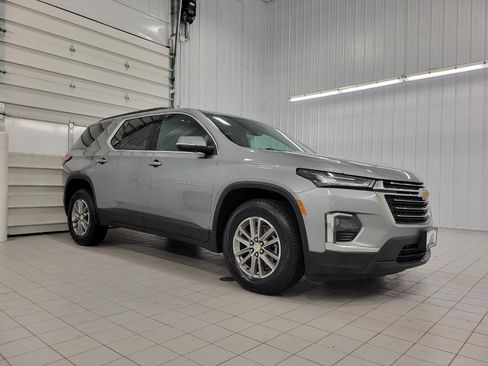 Used 2023 Chevrolet Traverse LT image 1