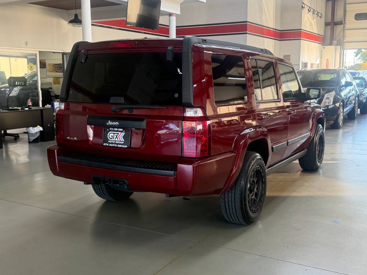 Used 2007 Jeep Commander Sport AWD/4WD image 2