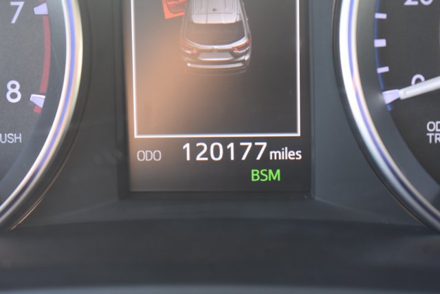 Used 2018 Toyota Highlander XLE FWD image 26