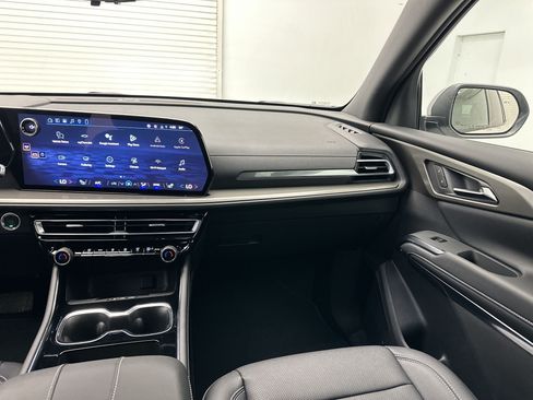 Used 2026 Chevrolet Traverse LT w/ Driver Confidence Package AWD/4WD image 30