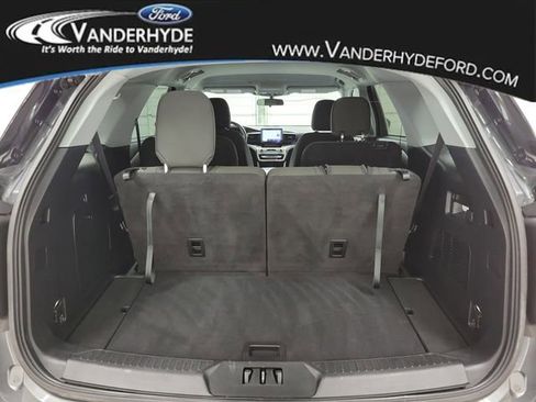 Used 2022 Ford Explorer XLT image 8