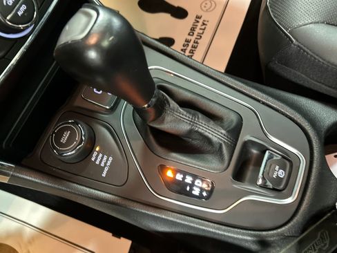 Used 2021 Jeep Cherokee Latitude Lux 80th Anniv w/ Quick Order Package 26U 80TH image 20