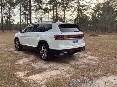 Used 2024 Volkswagen Atlas SE image 3
