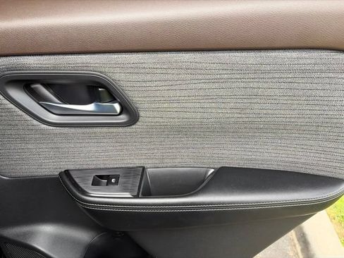 Used 2023 Nissan Rogue SV FWD image 32