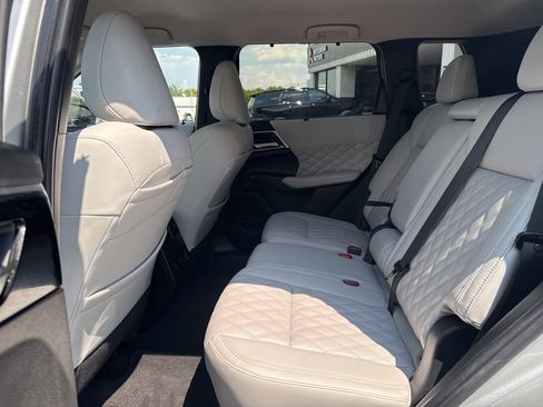 Used 2024 Mitsubishi Outlander SEL image 36