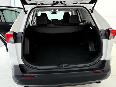 Used 2025 Toyota RAV4 XLE AWD/4WD image 20
