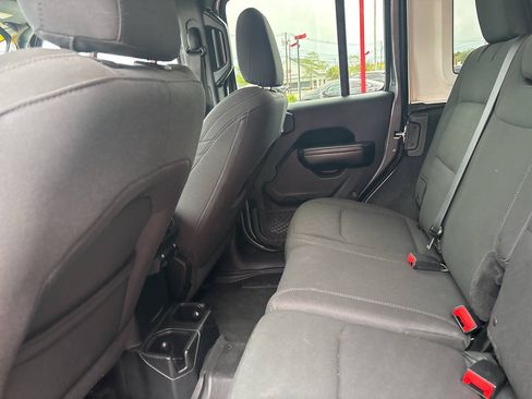 Used 2018 Jeep Wrangler Unlimited Sport S AWD/4WD image 19