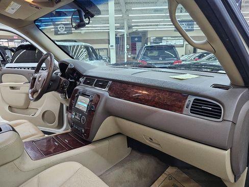 Used 2013 Chevrolet Suburban LTZ RWD image 21