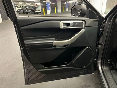 Used 2022 Ford Explorer XLT w/ Class IV Trailer Tow Package image 15