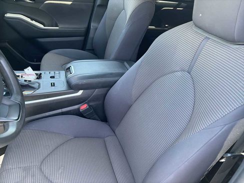 Used 2023 Toyota Highlander L FWD image 13