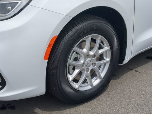 New 2026 Chrysler Pacifica Select FWD image 25