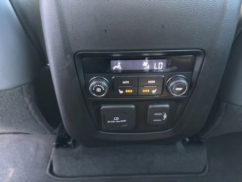 Used 2024 Buick Enclave Premium image 16