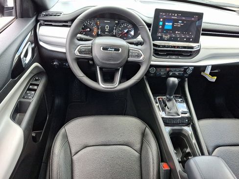 Used 2025 Jeep Compass Limited AWD/4WD image 12