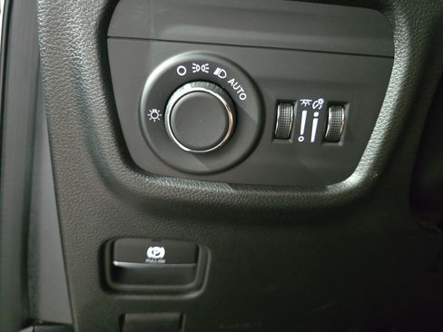 Used 2024 Jeep Grand Cherokee Laredo X w/ Luxury Tech Group I RWD image 23