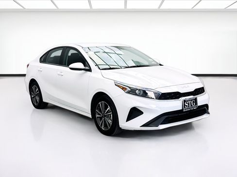 Used 2024 Kia Forte LXS FWD image 3
