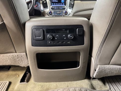 Used 2017 GMC Yukon SLT w/ Premium Edition image 18