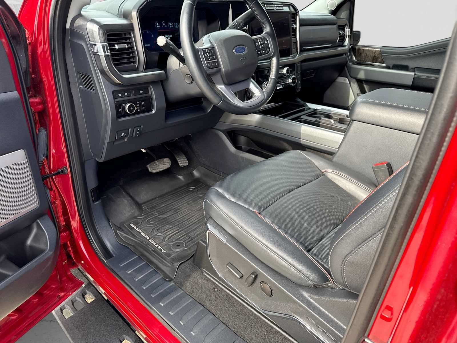 Used 2023 Ford F250 Lariat w/ Lariat Ultimate Package AWD/4WD image 2