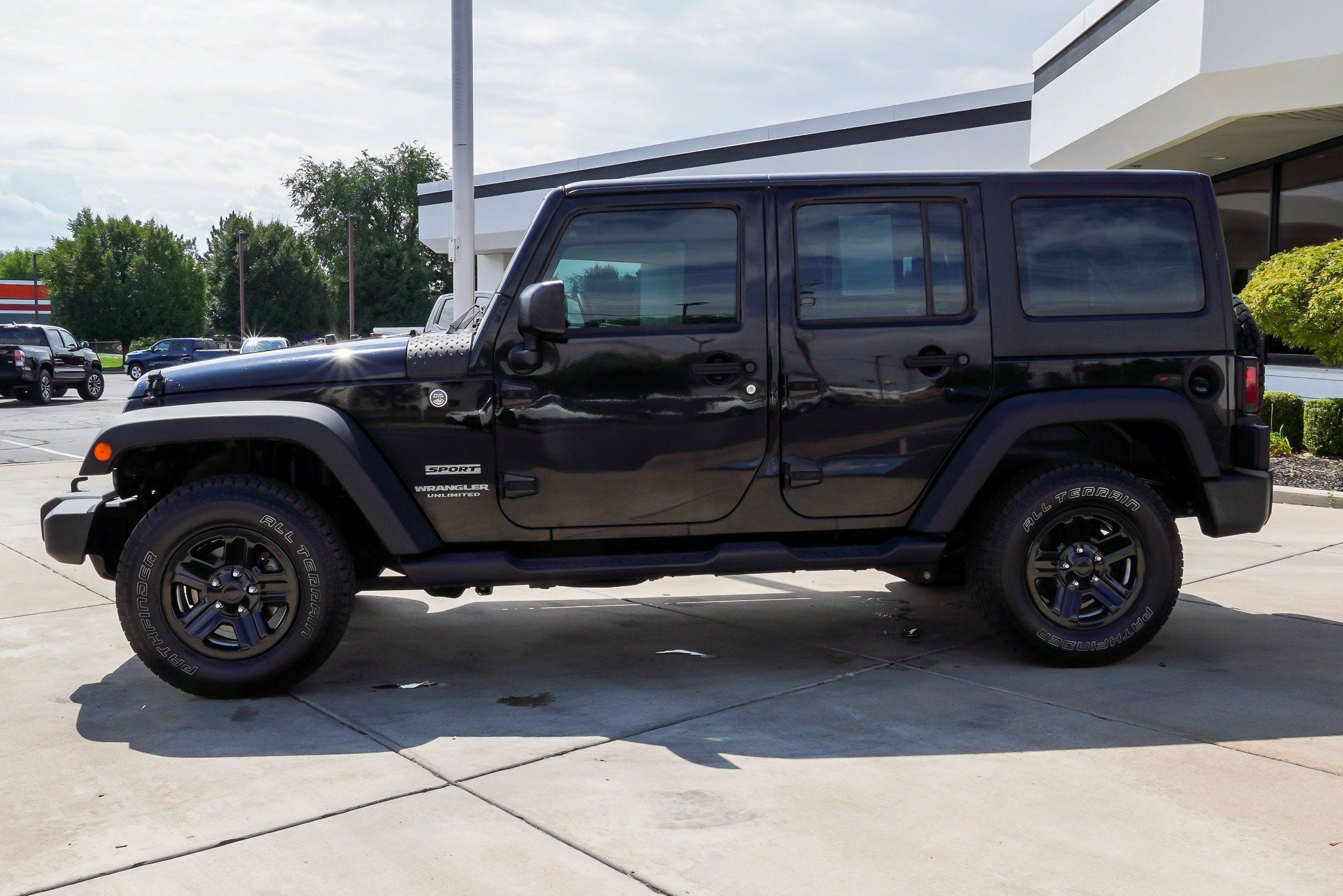 Used 2017 Jeep Wrangler Unlimited Sport w/ Max Tow Package AWD/4WD image 5