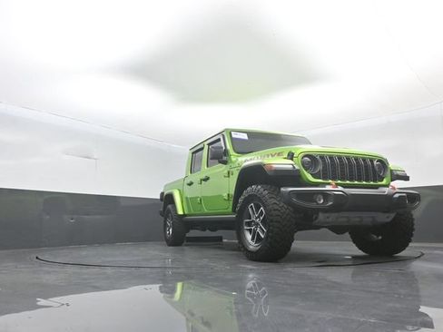 Used 2025 Jeep Gladiator Mojave w/ Convenience Group AWD/4WD image 28