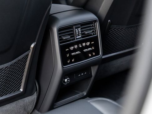 New 2025 Porsche Cayenne Turbo image 41