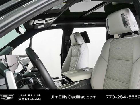 Certified 2025 Cadillac Escalade ESV V w/ LPO, ONYX Package AWD/4WD image 5