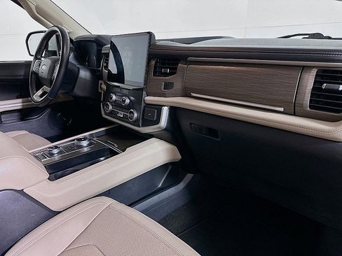 Used 2023 Ford Expedition Limited image 32