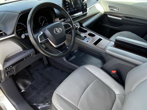 Certified 2024 Toyota Sienna XLE FWD image 26