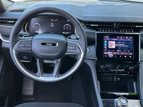 New 2025 Jeep Grand Cherokee Altitude image 11