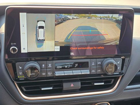 Used 2025 Toyota Grand Highlander AWD Hybrid image 27