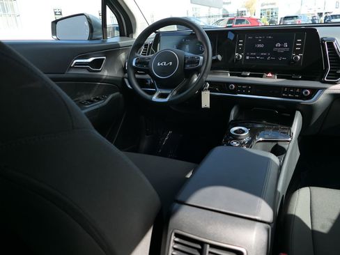 Used 2025 Kia Sportage LX image 30