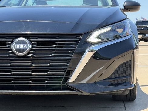 Used 2025 Nissan Altima 2.5 SV FWD image 8