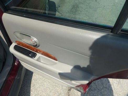 Used 2002 Buick Le Sabre Limited w/ Driver Confidence Pkg FWD image 14