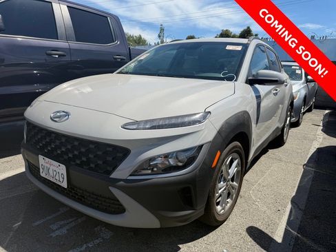 Used 2023 Hyundai Kona SEL FWD image 2