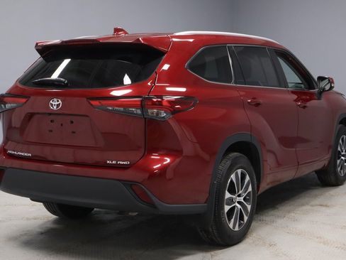 Used 2022 Toyota Highlander XLE image 10