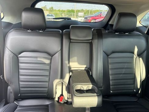 Used 2024 Ford Edge SEL w/ Convenience Package image 9