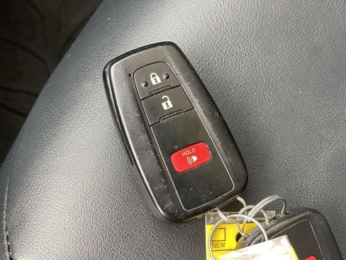 Used 2016 Toyota Prius Four w/ Advanced Technology Package FWD image 31