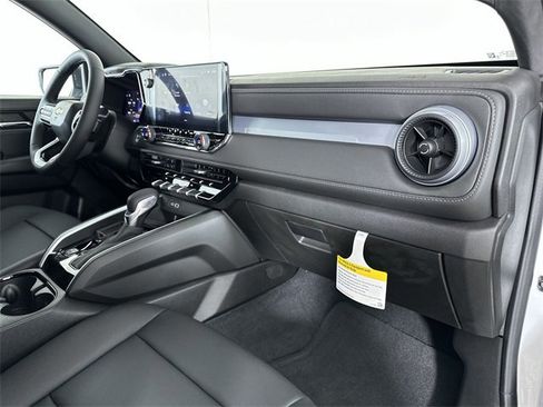 New 2025 Chevrolet Colorado LT w/ LT Convenience Package image 29