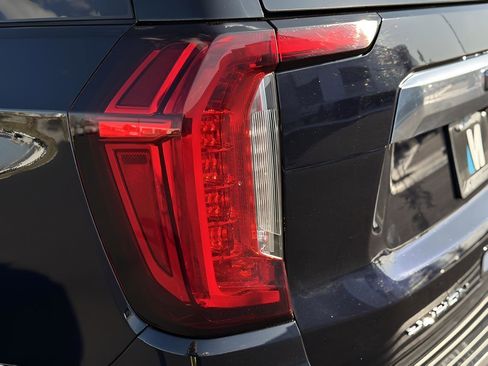 Used 2022 GMC Yukon XL Denali image 42